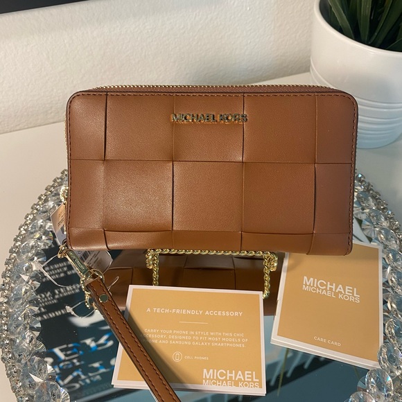 NWT Michael Kors Travel Phone Case - Picture 1 of 11
